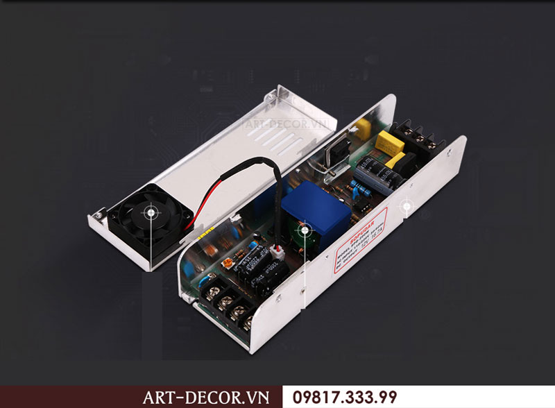 Đèn led ốp trần vuông ấn tượng LED 004 9