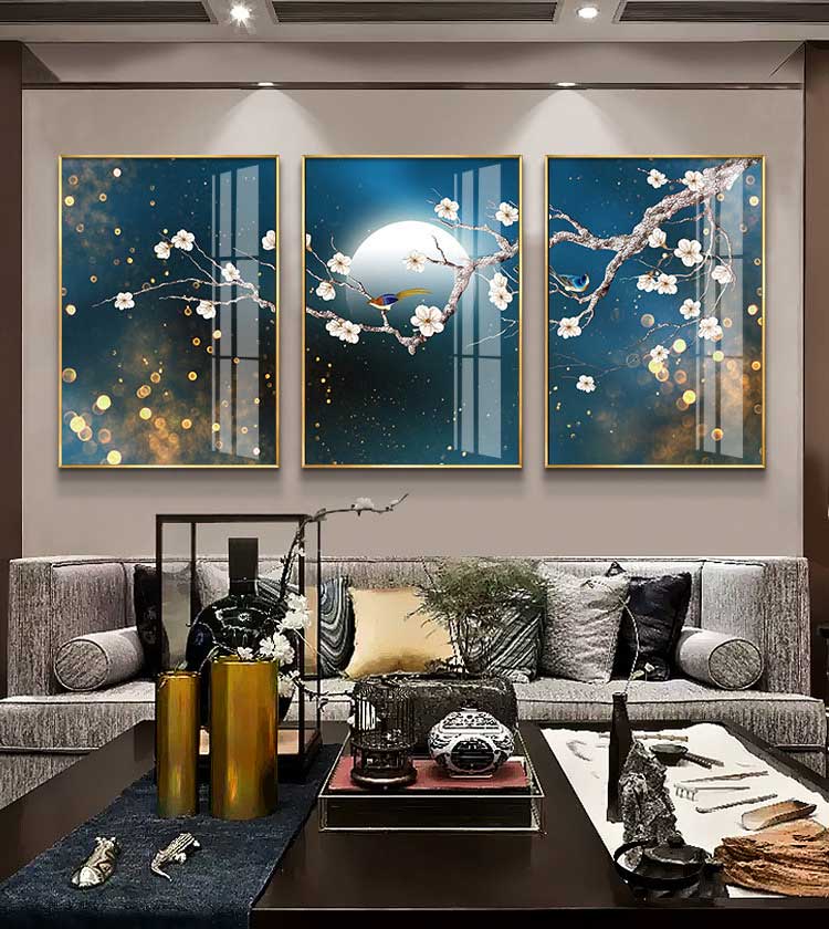 Bức tranh trang trí phòng khách từ gương sẽ giúp cho căn phòng của bạn trở nên đầy phong cách và đẳng cấp hơn. Tận dụng ánh sáng từ gương để tô điểm cho căn phòng của bạn trở nên đẹp mắt và lung linh hơn bao giờ hết.